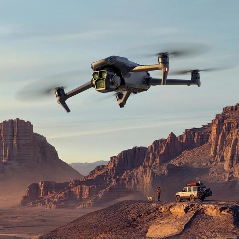Квадрокоптер DJI Mavic 3 Pro Fly More Combo (DJI RC Pro)