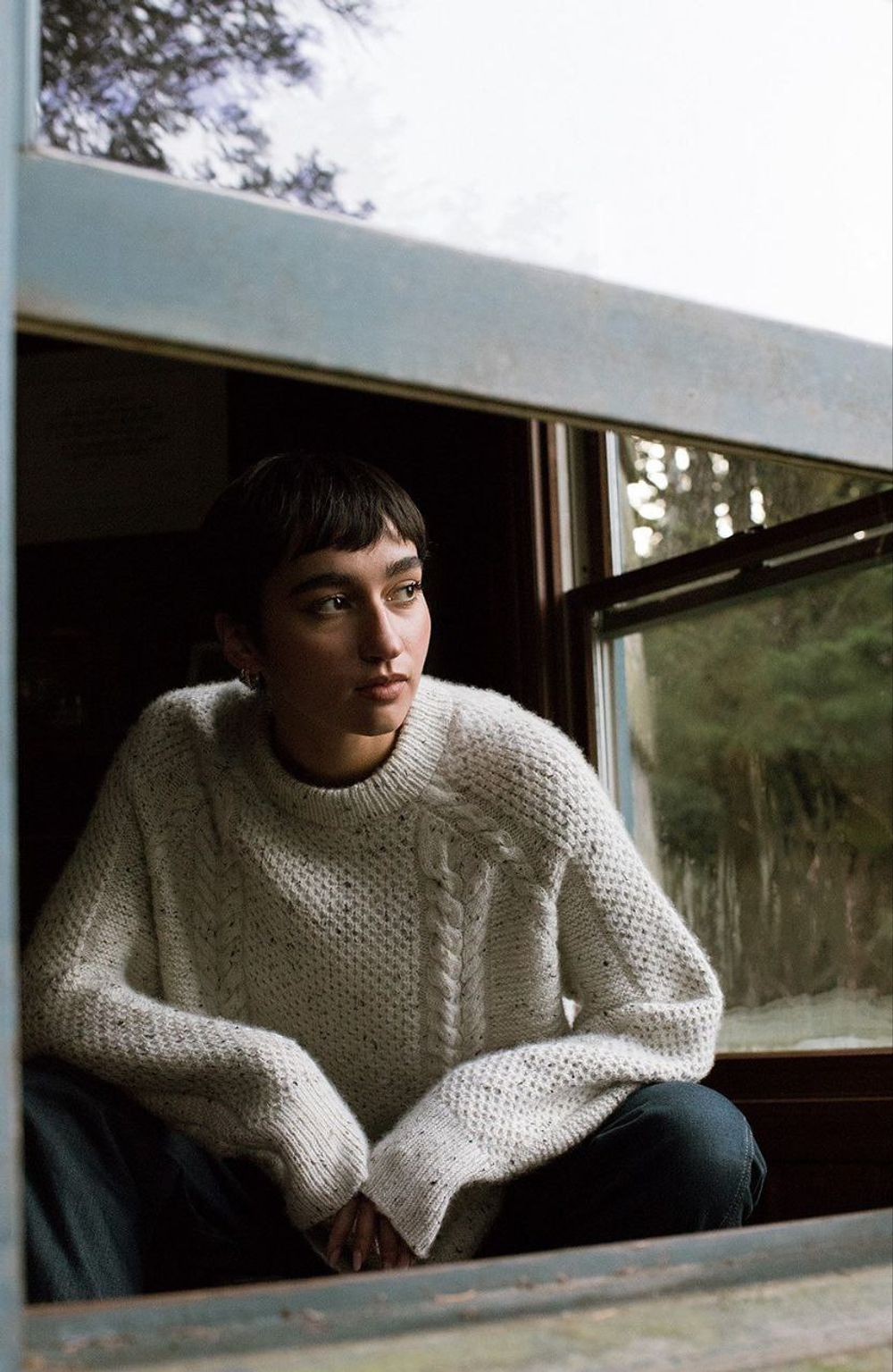 Описание по вязанию свитера спицами "Kantarel"