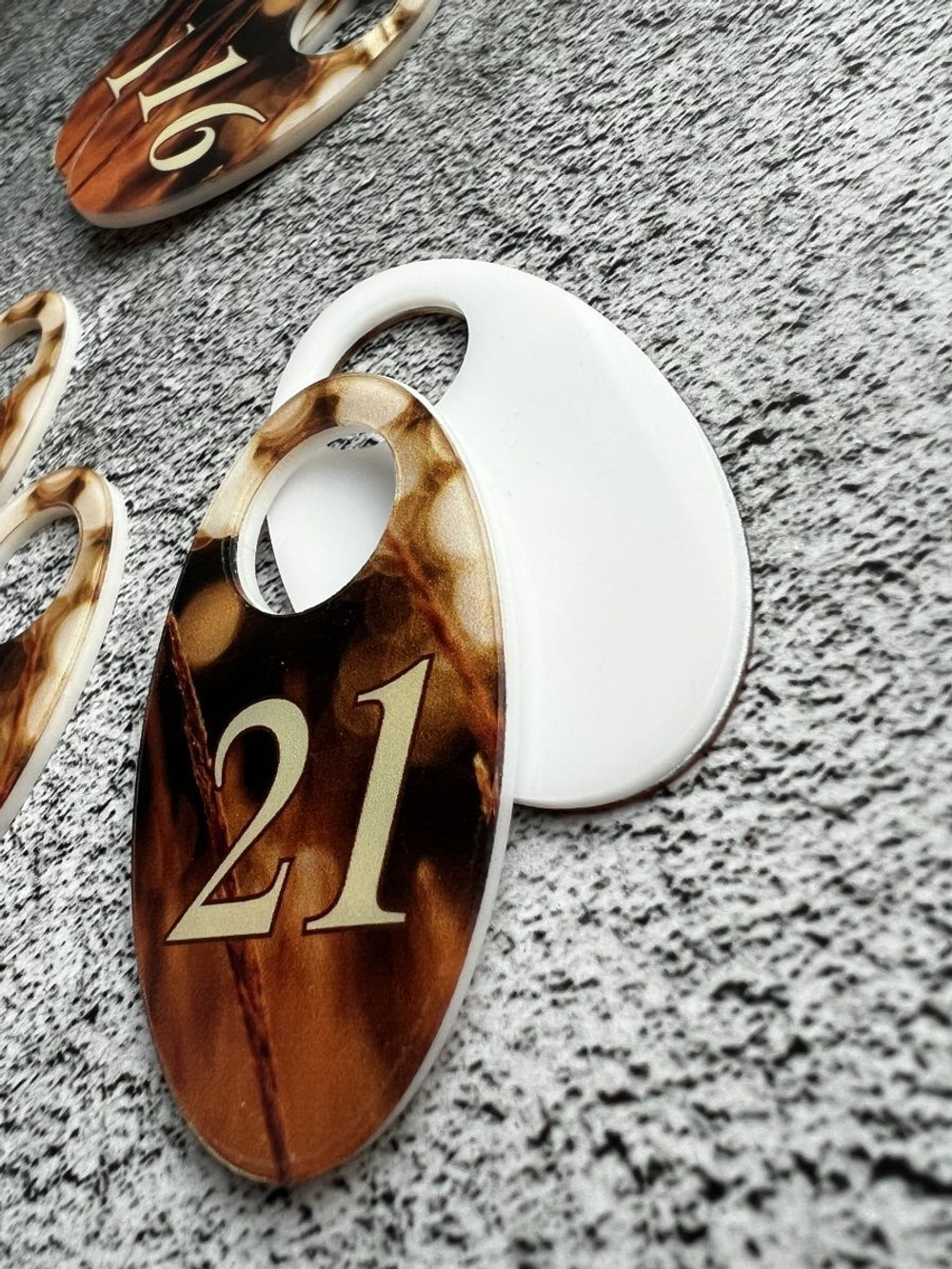 Номерки для гардероба акрил 4х7 см