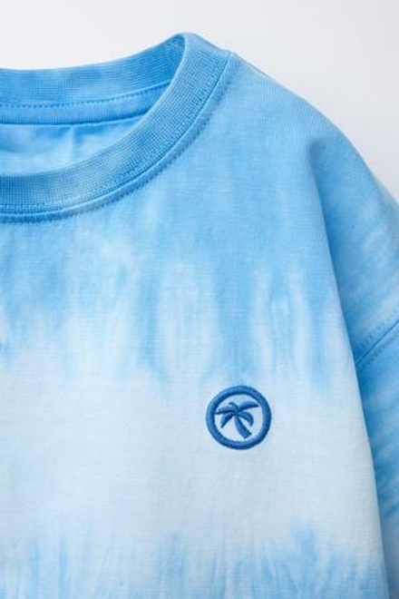 ZARA ФУТБОЛКА TIE-DYE С ВЫШИВКОЙ, СИНИЙ
