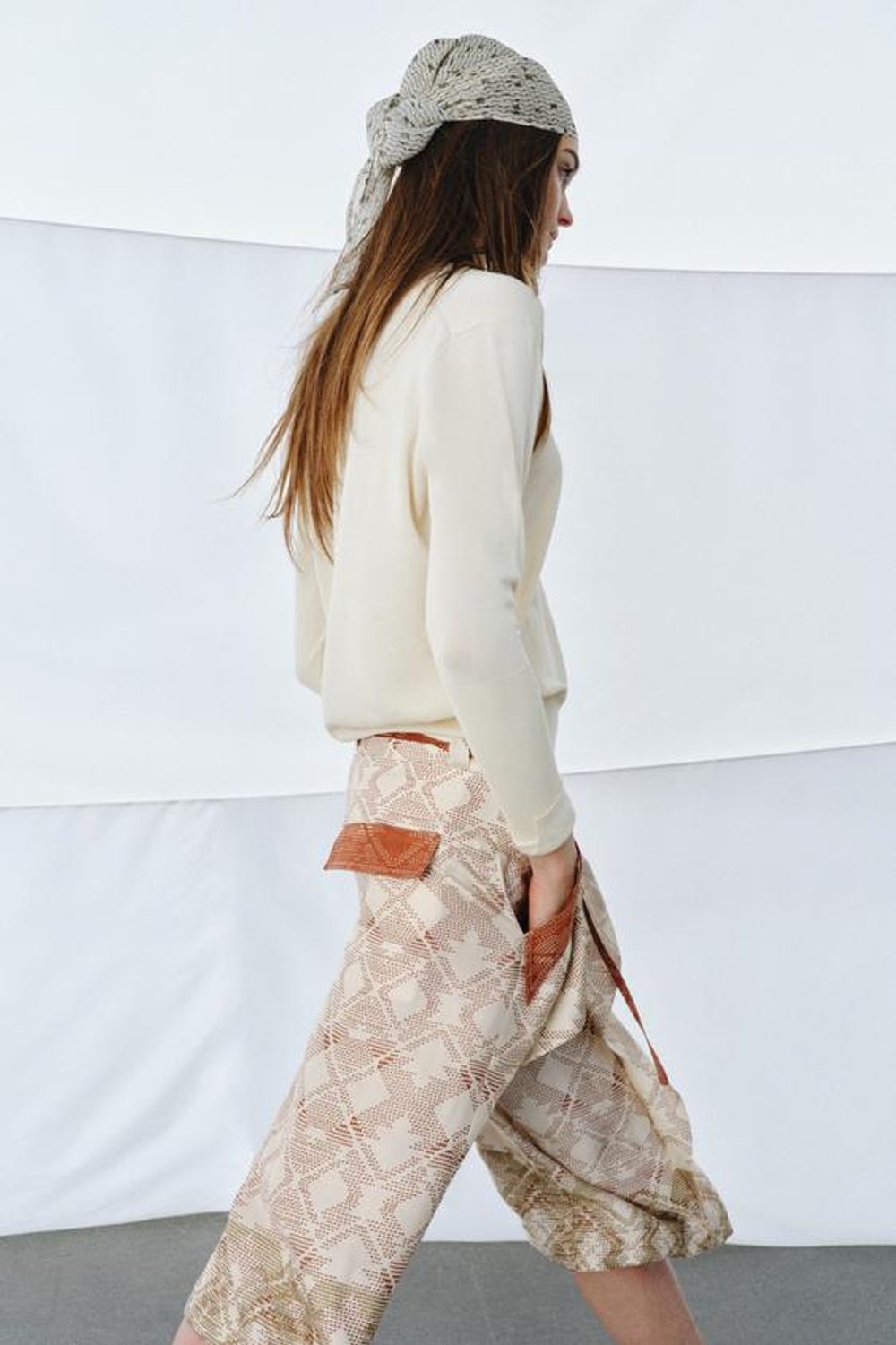 ZARA СВОБОДНЫЕ ШОРТЫ С ПРИНТОМ — ZW COLLECTION, ЭКРЮ