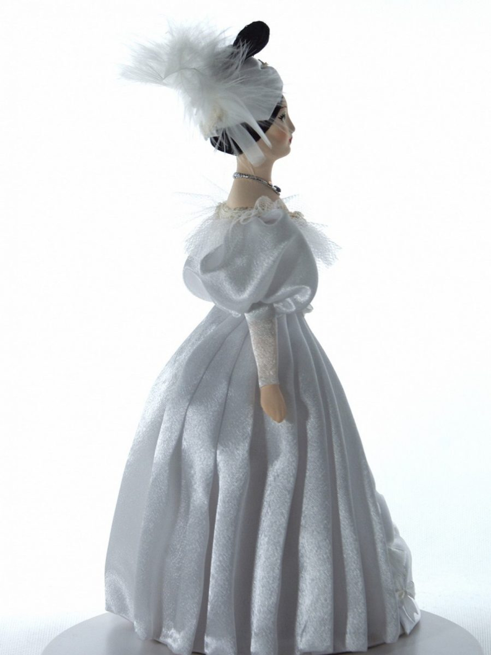 Кукла интерьерная фарфоровая Дама в светском бальном костюме 1-ой пол. 19 века