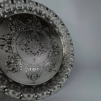 Поднос интерьерный, для подачи и сервировки стола "Серебристый цветок" круглый с узорами 25 см/Acar. Турция (медный)