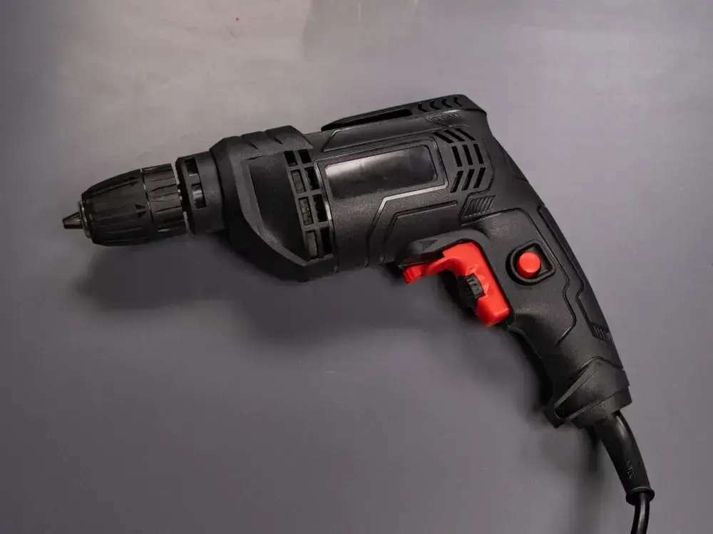 Дрель электрическая от сети 550Вт/регулировка оборотов 0-3000 об