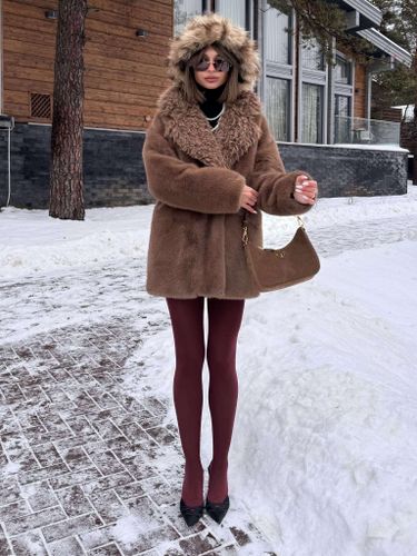 Коричневая шуба из эко-меха с английским воротником