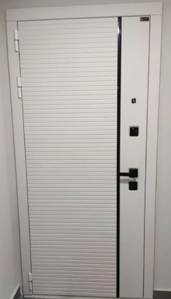 Входная металлическая дверь с зеркалом Лабиринт ROYAL (РОЯЛ) зеркало Максимум Белый софт (квадратная фурнитура)