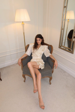 Платье мини с кружевом и поясом