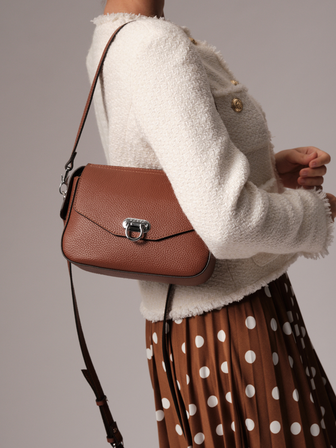 Сумка кожаная через плечо коричневая