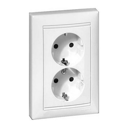 4370/4400 Розетка 2 поста с заземлением 1 шт белая
