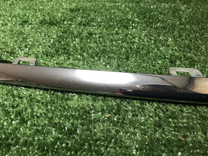 Молдинг решетки радиатора Mercedes C w205 (14-18)