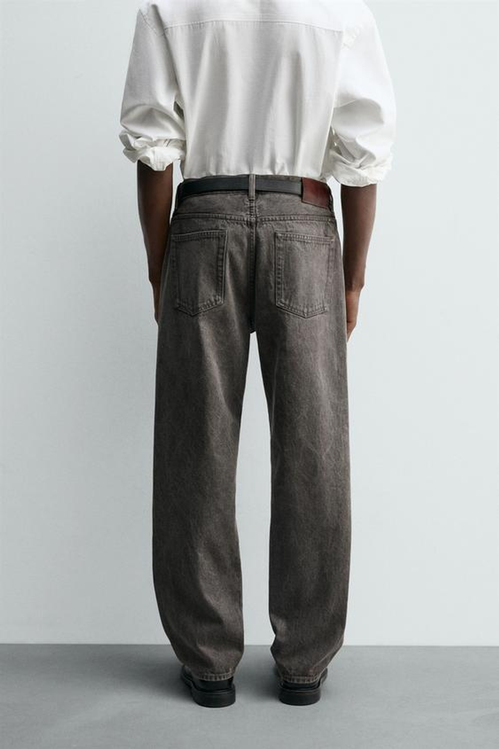 ZARA ДЖИНСЫ STRAIGHT FIT С ЭФФЕКТОМ ПОТЕРТОСТИ, КОРИЧНЕВЫЙ