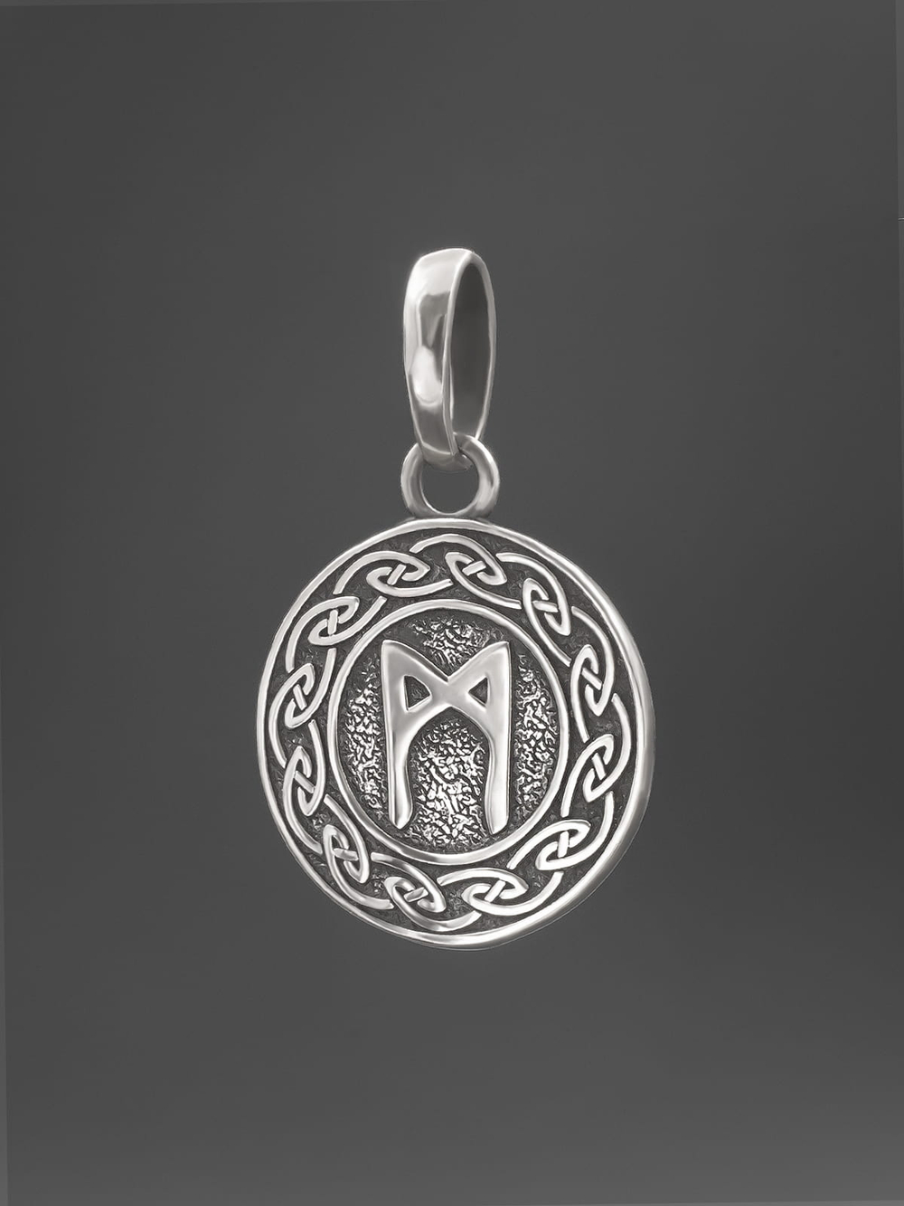 Кулон руна Манназ из серебра