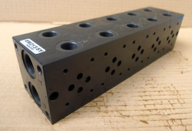 EM213/5Y-ST - Пятиместная стальная присоединительная плита для гидравлических распределителей и клапанов CETOP03 (аналог DR06/50)