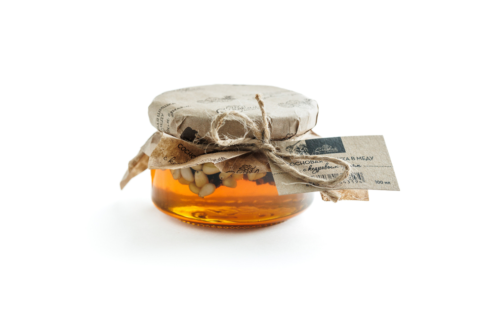 Сосновая шишка в меду с кедровым орехом, 100 мл