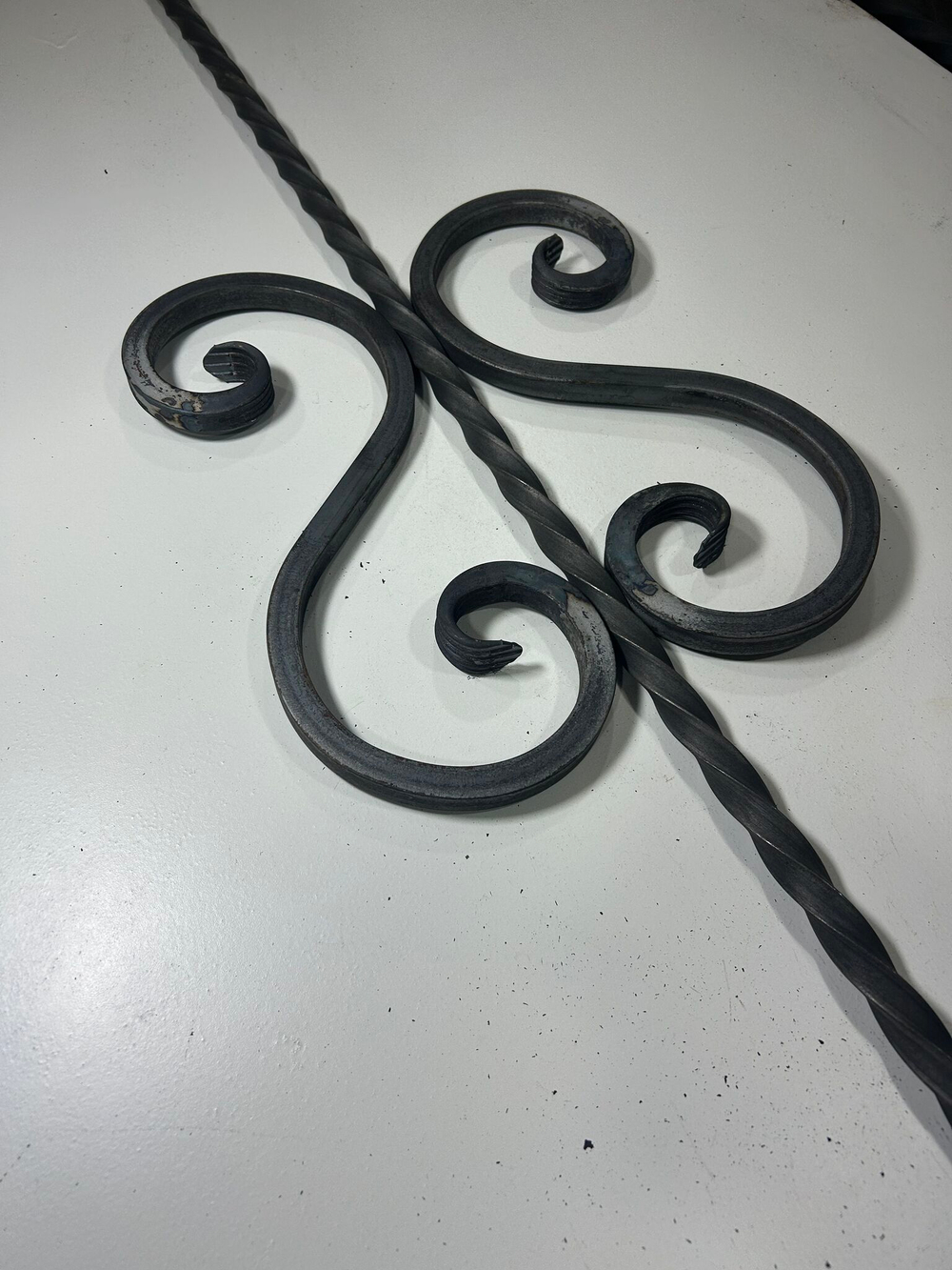 Кованый элемент волюта 130х330мм квадрат полнотелый 14х14мм