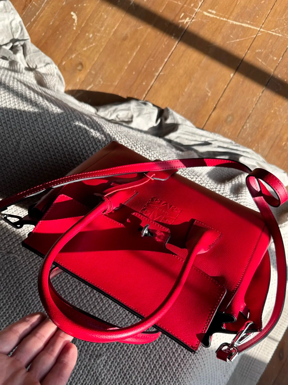 Женская форматная сумка из натуральной толстой кожи цвета красный рубин