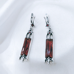 "Неф" серьги в серебряном покрытии из коллекции "Готика" от Jenavi  с английским замком