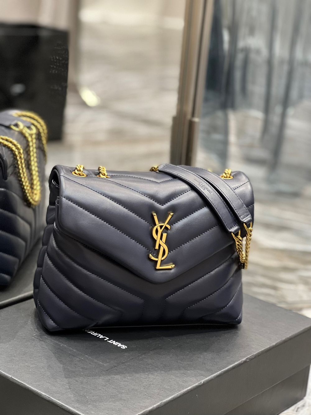 Saint Laurent Loulou 25 cm