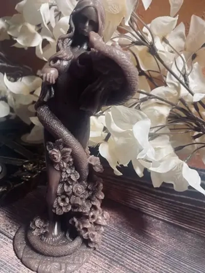 Свеча "Ева в объятиях змеи" программная