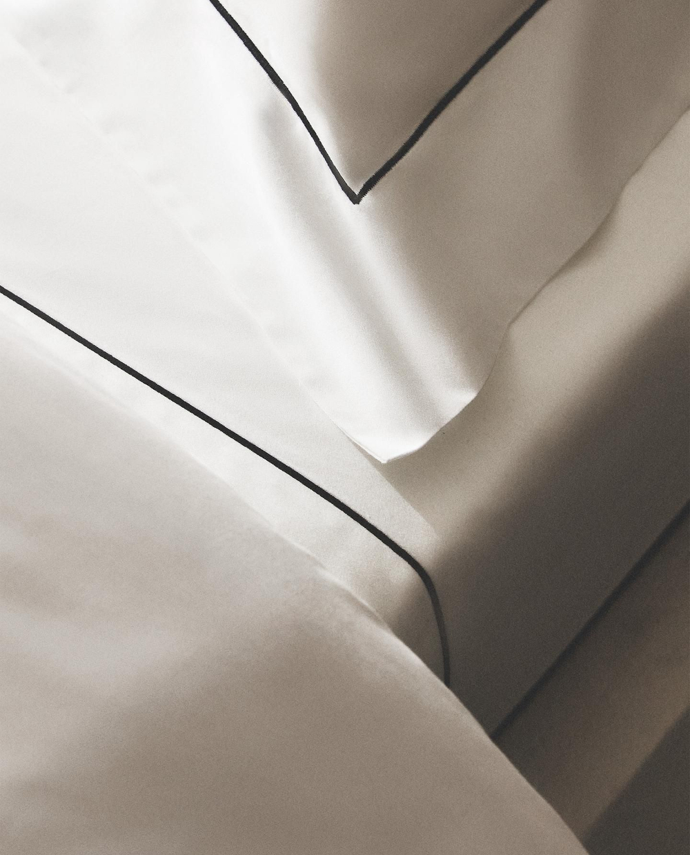 Zara Home - Атласная простыня с подолом, черный, 290x280 см