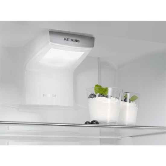 Встраиваемый холодильник Electrolux ERX 3214 AOX