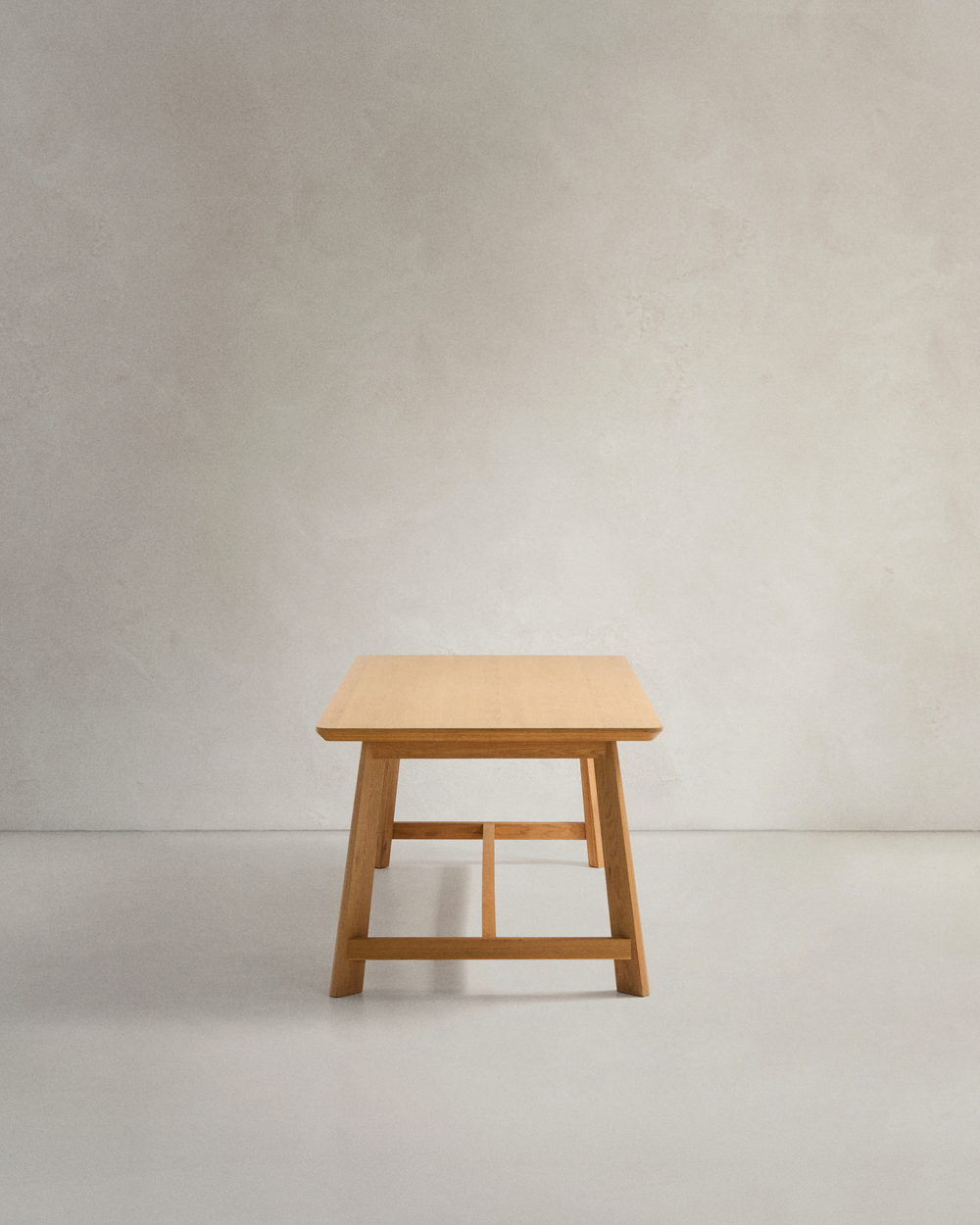 Стол Idun из шпона и массива дуба с натуральной отделкой 200x100см