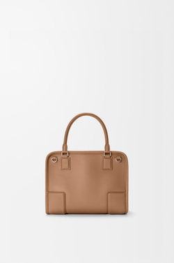 Loewe Маленькая сумка Amazona 180 из мягкой телячьей кожи, мокко