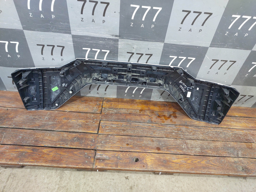 Накладка крышки багажника Jetour Dashing 22-нв Б/У Оригинал F165608170CADQ