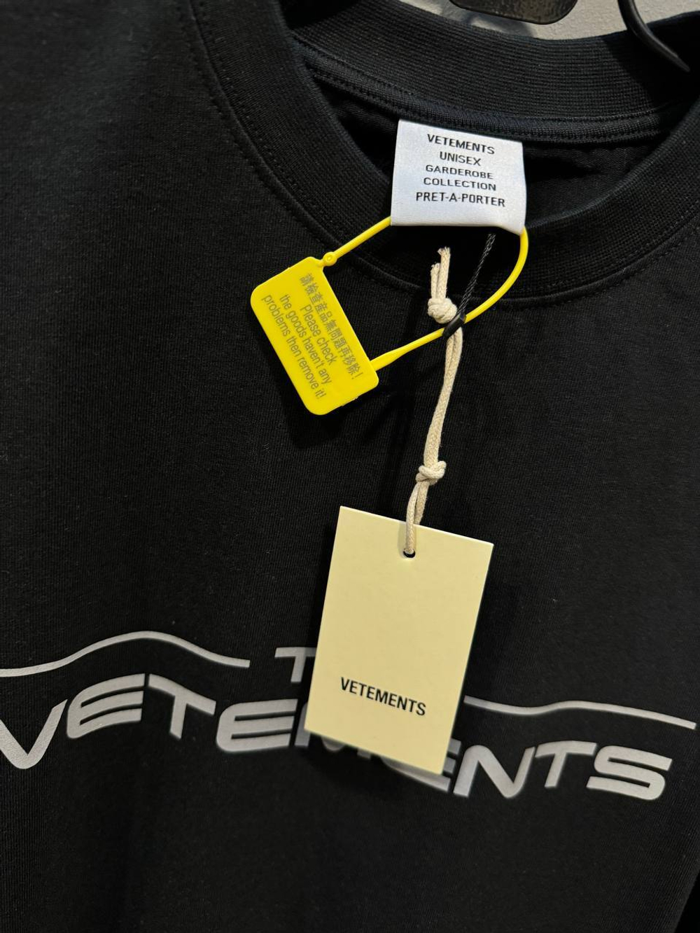 Футболка Vetements