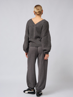 Джемпер вязаный с v-вырезом