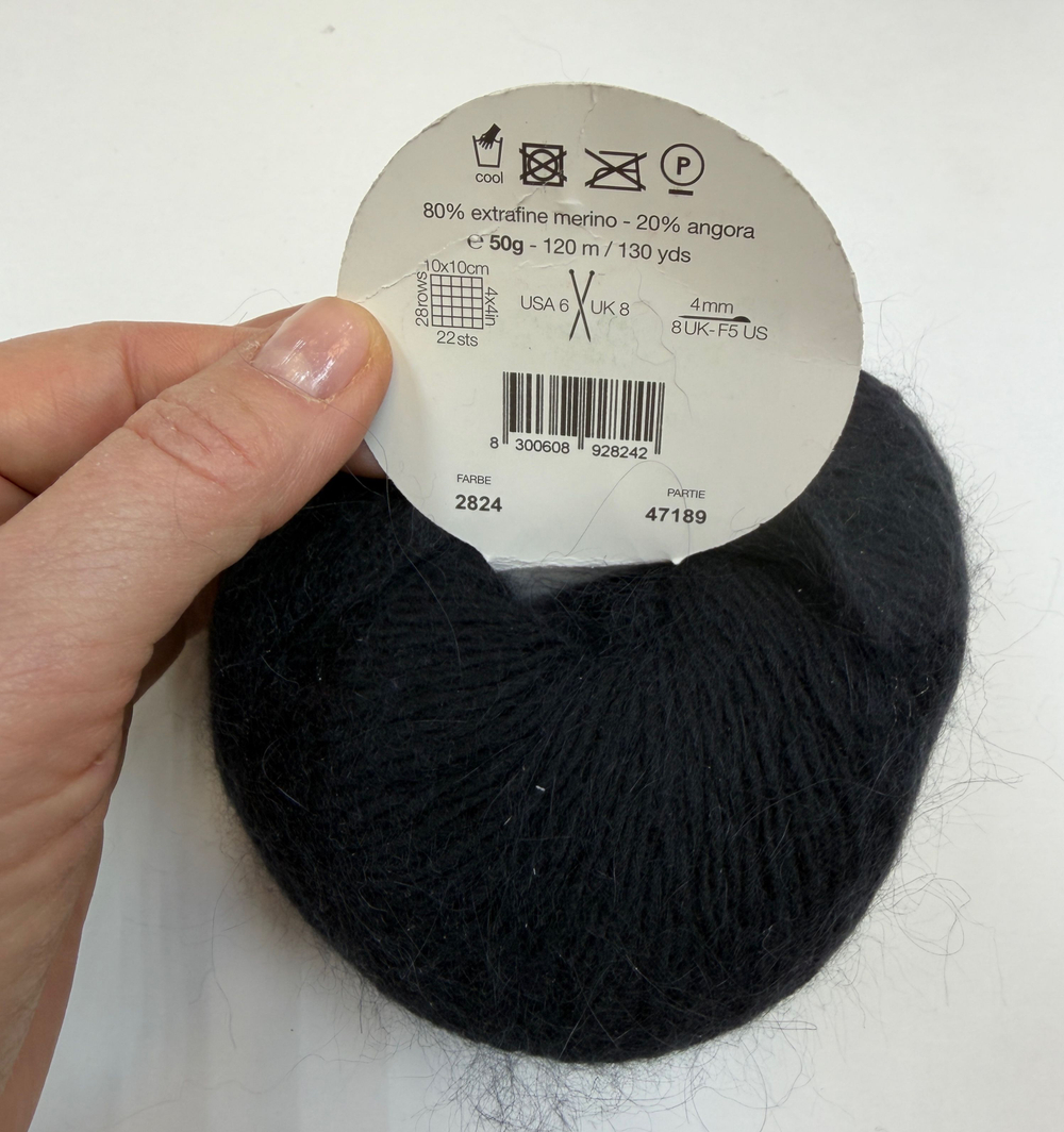 Пряжа Романтика 4 мот по 50 г (Италия ) 80% меринос 20% ангора 1 моток (50г-120м ) цв 2824(черный)