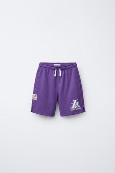 ZARA ШОРТЫ-БЕРМУДЫ С ПРИНТОМ LAKERS NBA ©, ПУРПУРНЫЙ