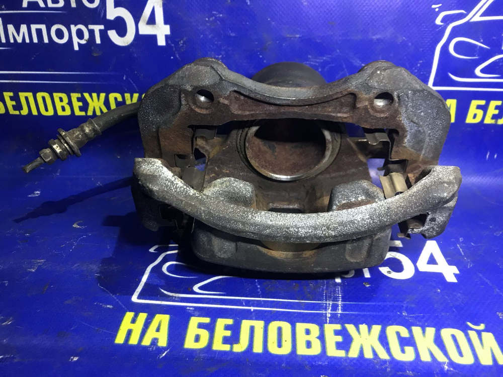Суппорт тормозной передний правый NISSAN SERENA 1998