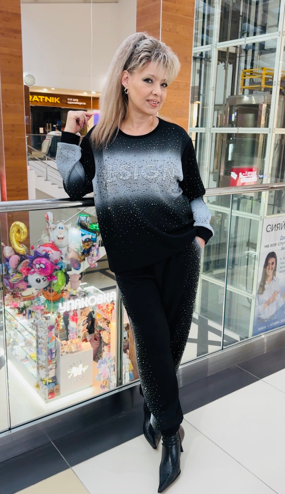 Черный с переходом цвета, трикотажный костюм со стразовым принтом