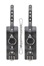 Черные наручники из толстой натуральной кожи с люверсами