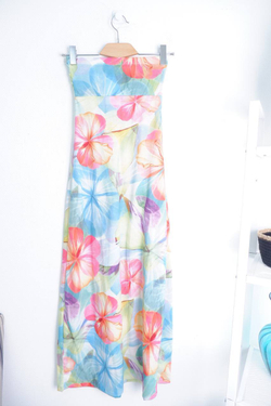 Платье с открытыми плечами 42 размер