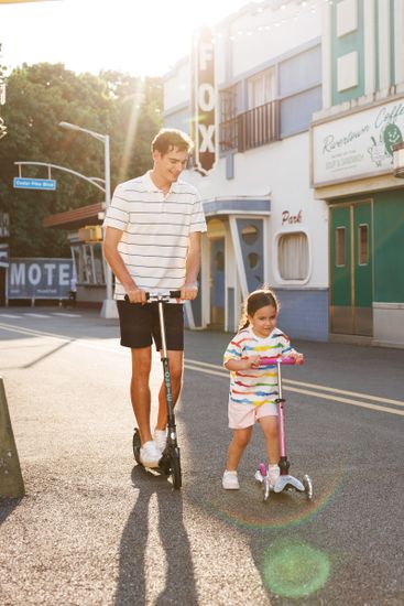 Самокат Mini Micro Deluxe Orion LED складной, розовый