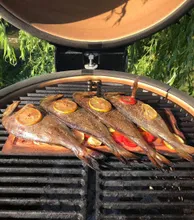 Керамический гриль Kamado Joe Big Joe III, 61 см (красный), с ножками и столиками