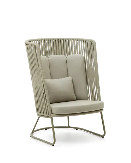 Уличное плетеное кресло Saconca с высокой спинкой