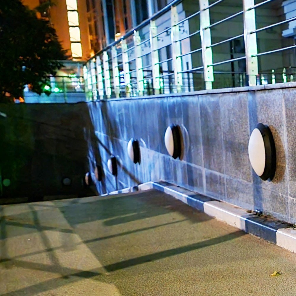 Уличный настенный светильник Fumagalli LUCIA 1R3.000.000.AYE27