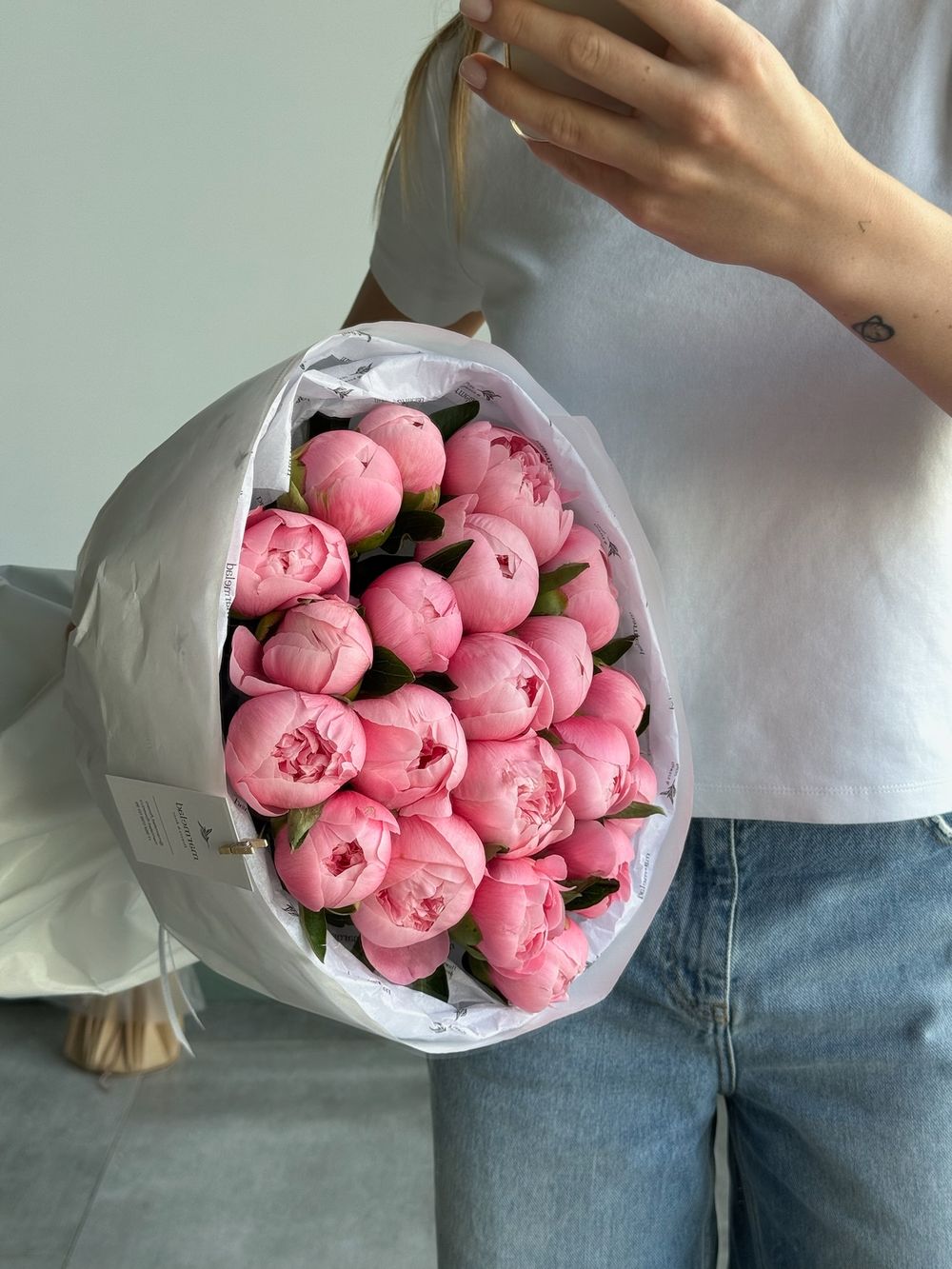 Букет моно из пионов сорта САЛМОН 21 шт