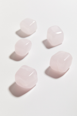 Розовый кальцит галтовка