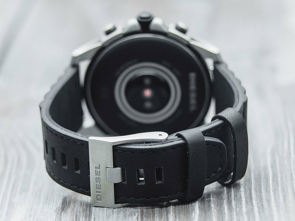 Умные наручные часы Diesel DZT2008 с хронографом