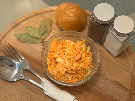 Салат "Морковь с сыром и чесноком"