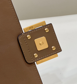 Fendi Baguette Chain Bag 24 cm