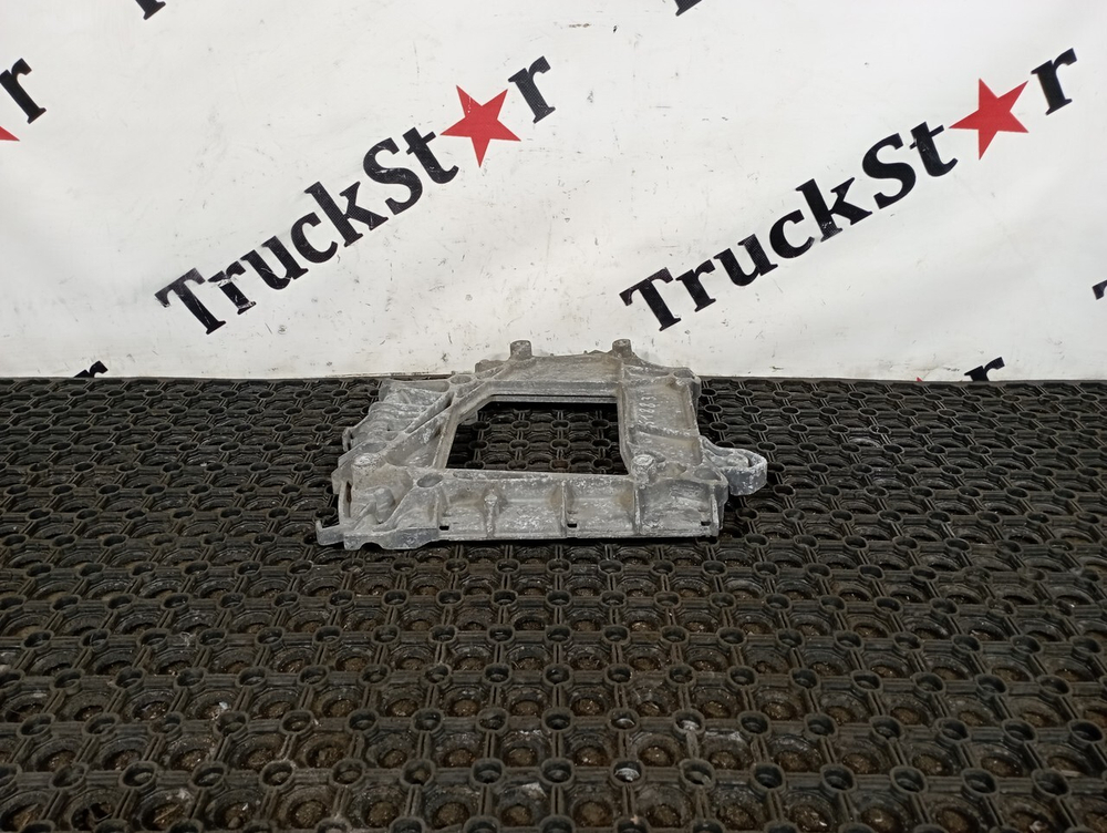 Кронштейн эбу двигателя