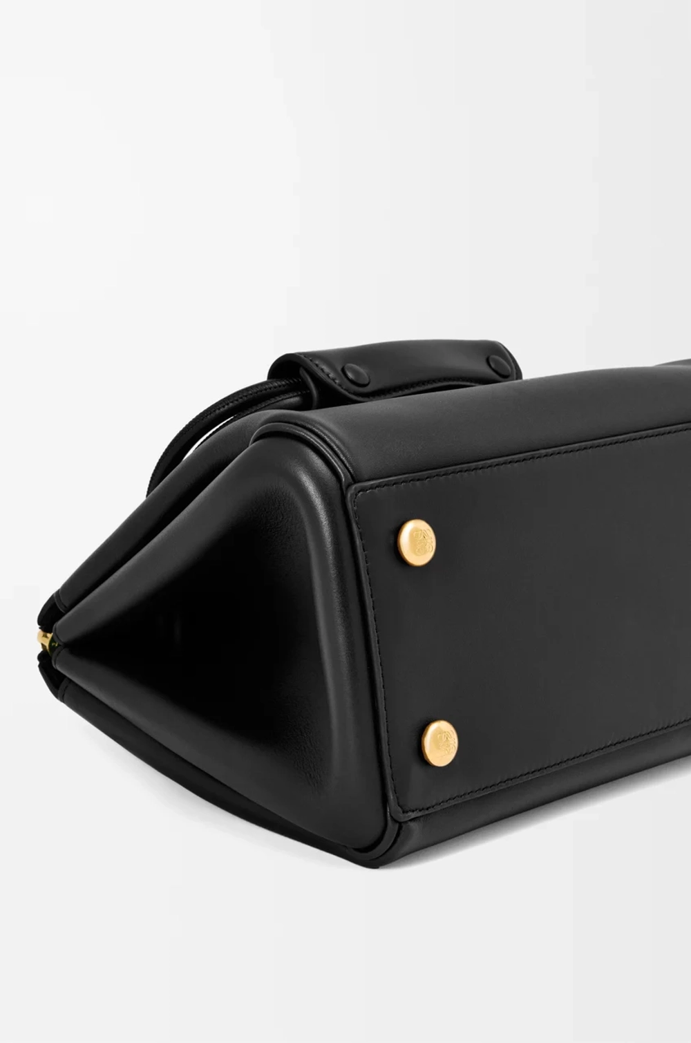 Loewe Маленькая сумка Madrid из мягкой телячьей кожи, черный