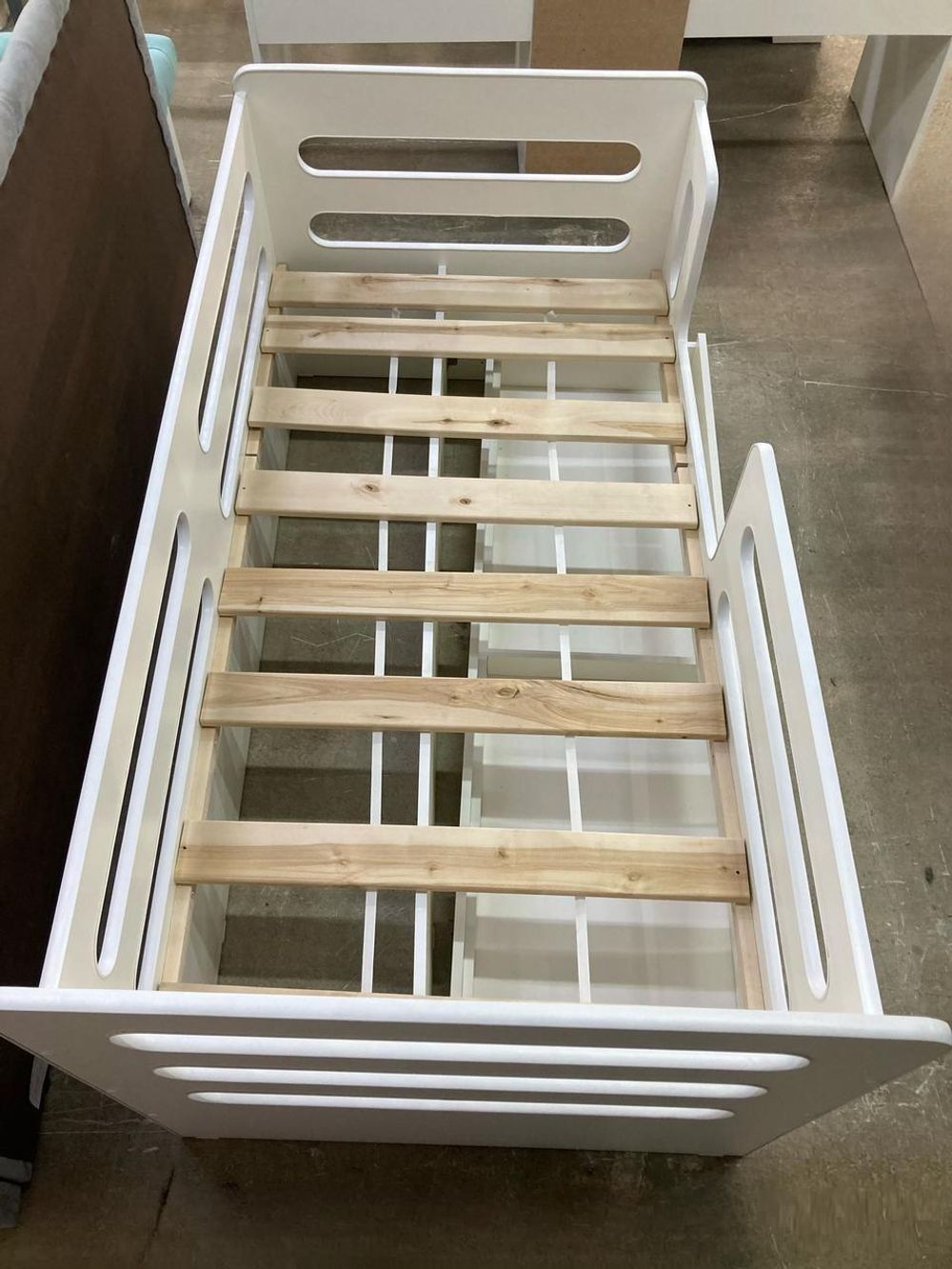 Кровать с ящиком Манеж ЛДСП белый/белый (ладе) 800*1600