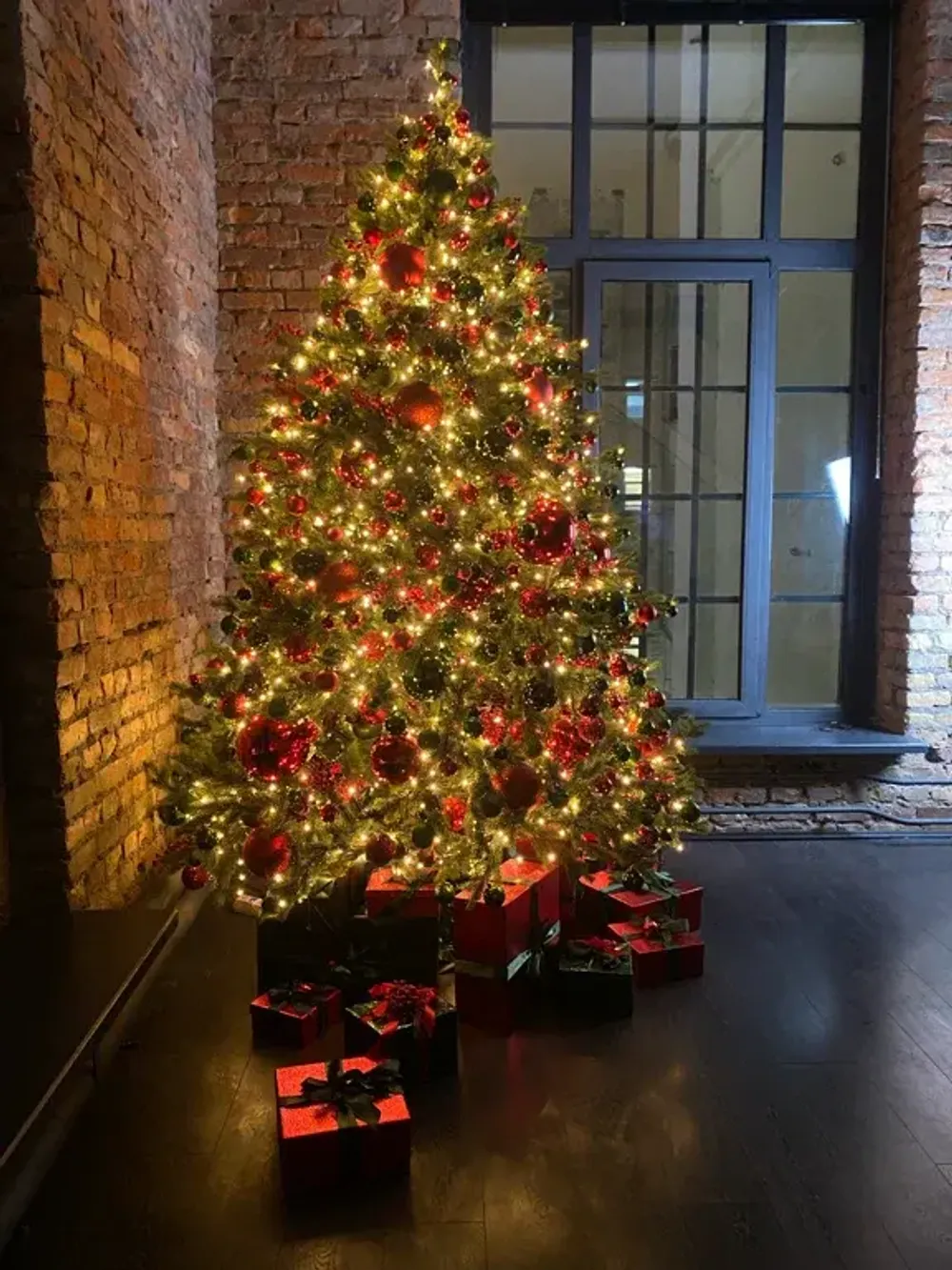 Елка с гирляндой 2в1 «Торжественная» (Литая хвоя) от 1,8 м до 4 м