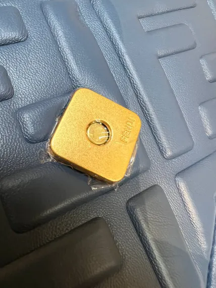 Сумка из кожи Fendi Baguette синий